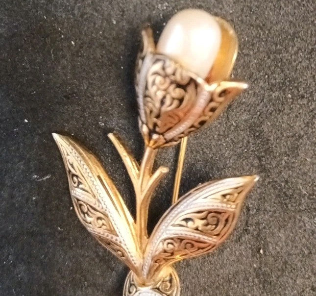 Damascene Gold Tone Brooch Flower With Faux Pearl. 5.5cm