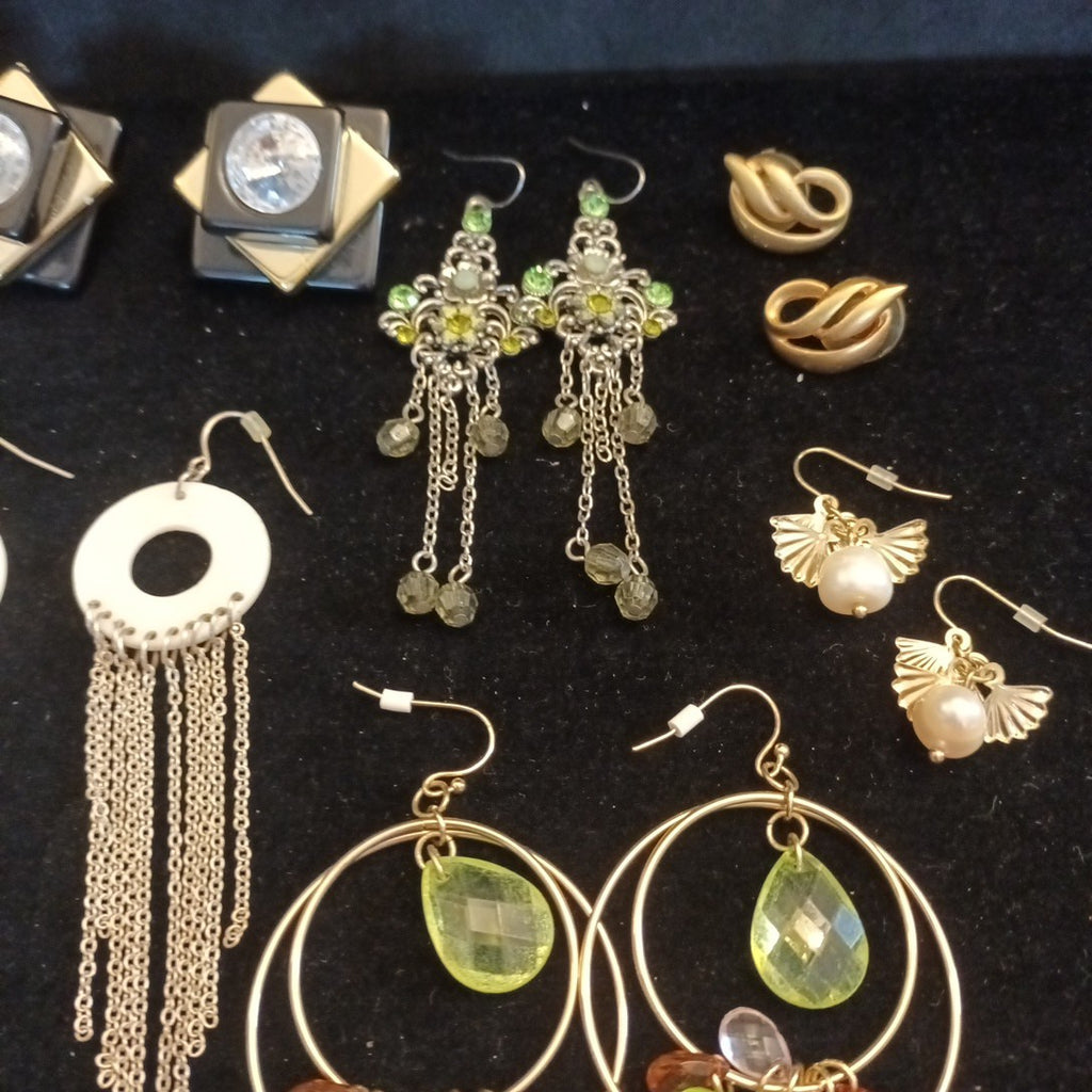 Earrings. Pairs Of Earrings For Pierced Ears. Dangle. Bundle Joblot