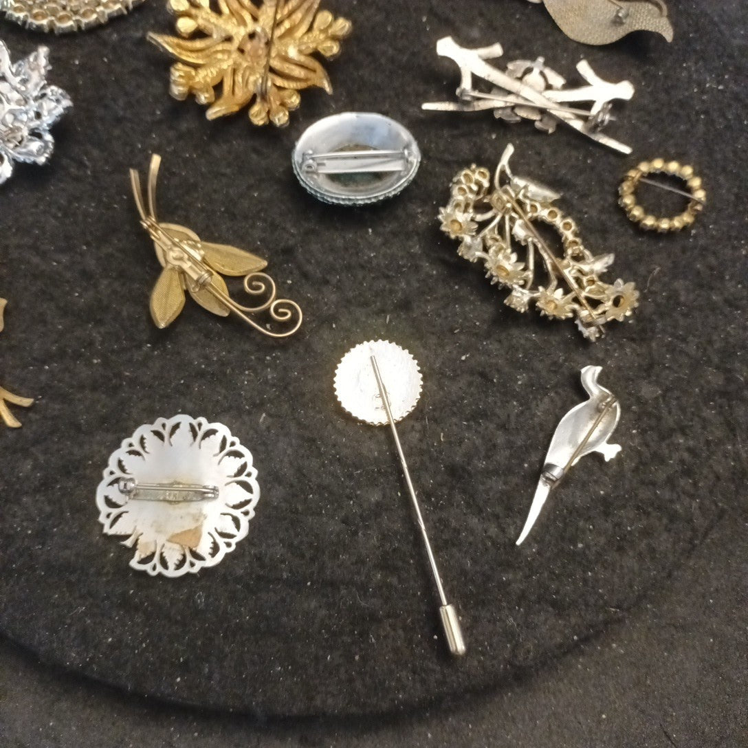 Broken Brooches Bundle Joblot Spares Repairs