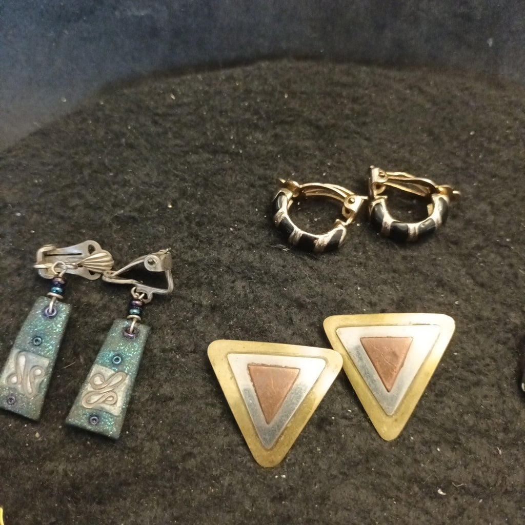 Clip On Earrings. 10 Pairs Of Clip On Earrings. Costume Jewellery Bundle