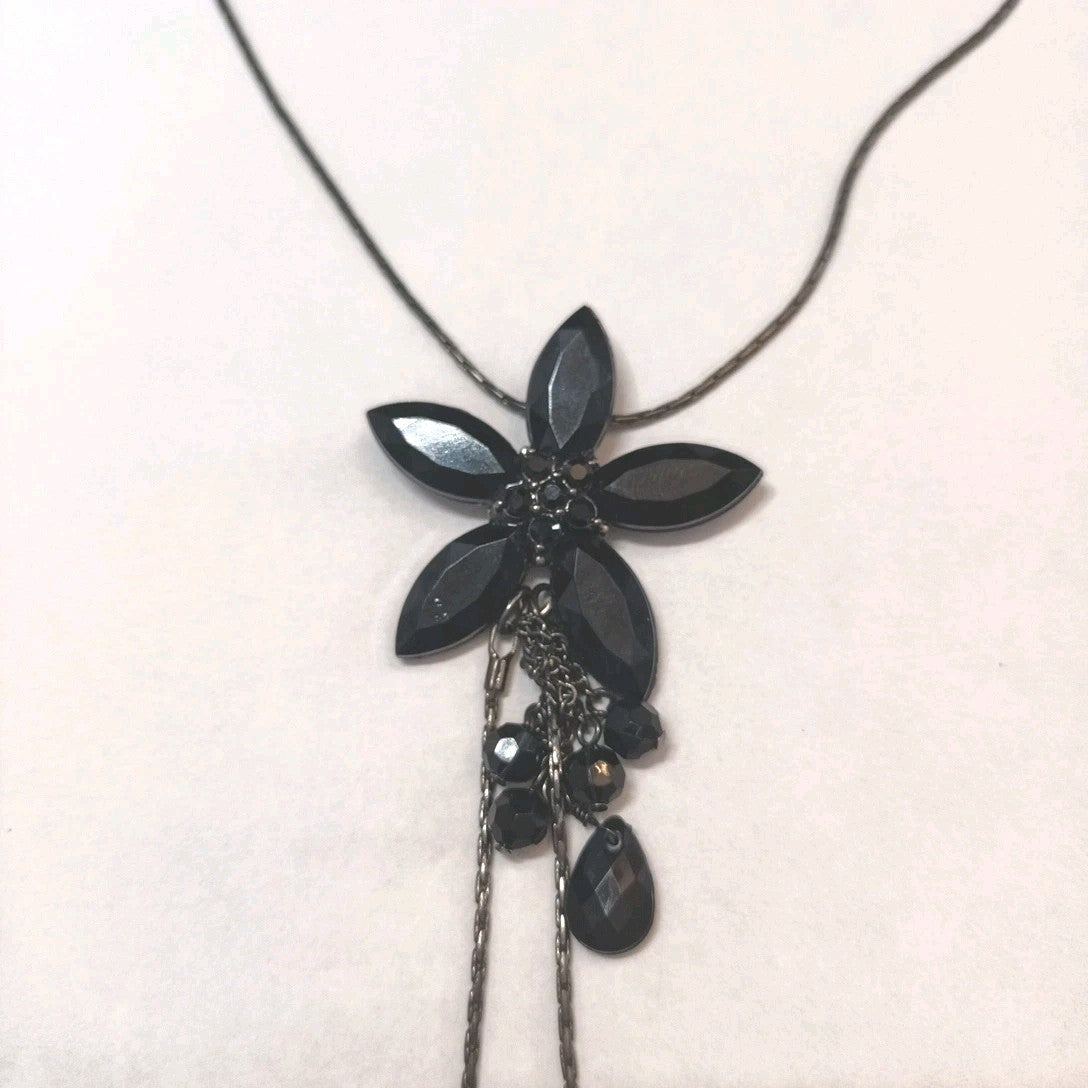 Avon Black Colour Necklace Flower Pendant 17.5in Plus 2.5in Extender
