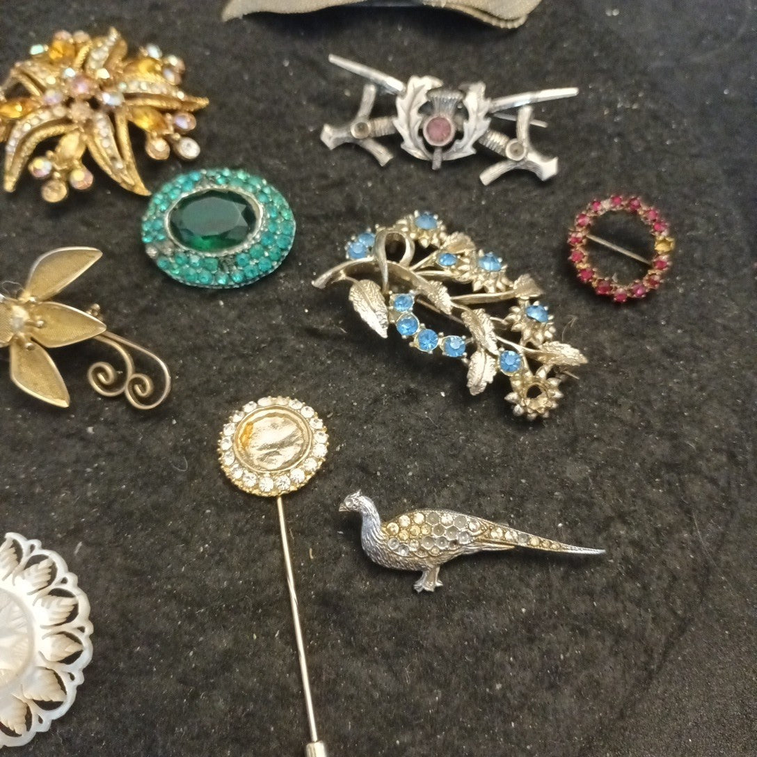 Broken Brooches Bundle Joblot Spares Repairs