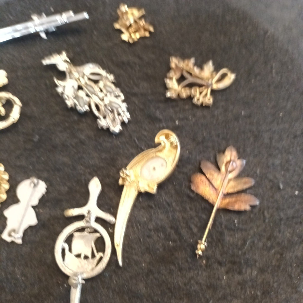 Broken Brooches Bundle Joblot Spares Repairs
