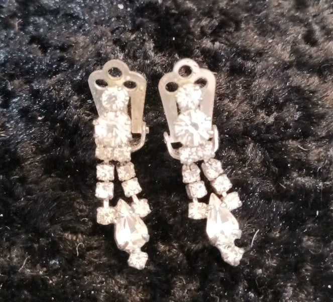 Clip On Earrings. 8 Pairs Of Clip On Earrings. Costume Jewellery Bundle