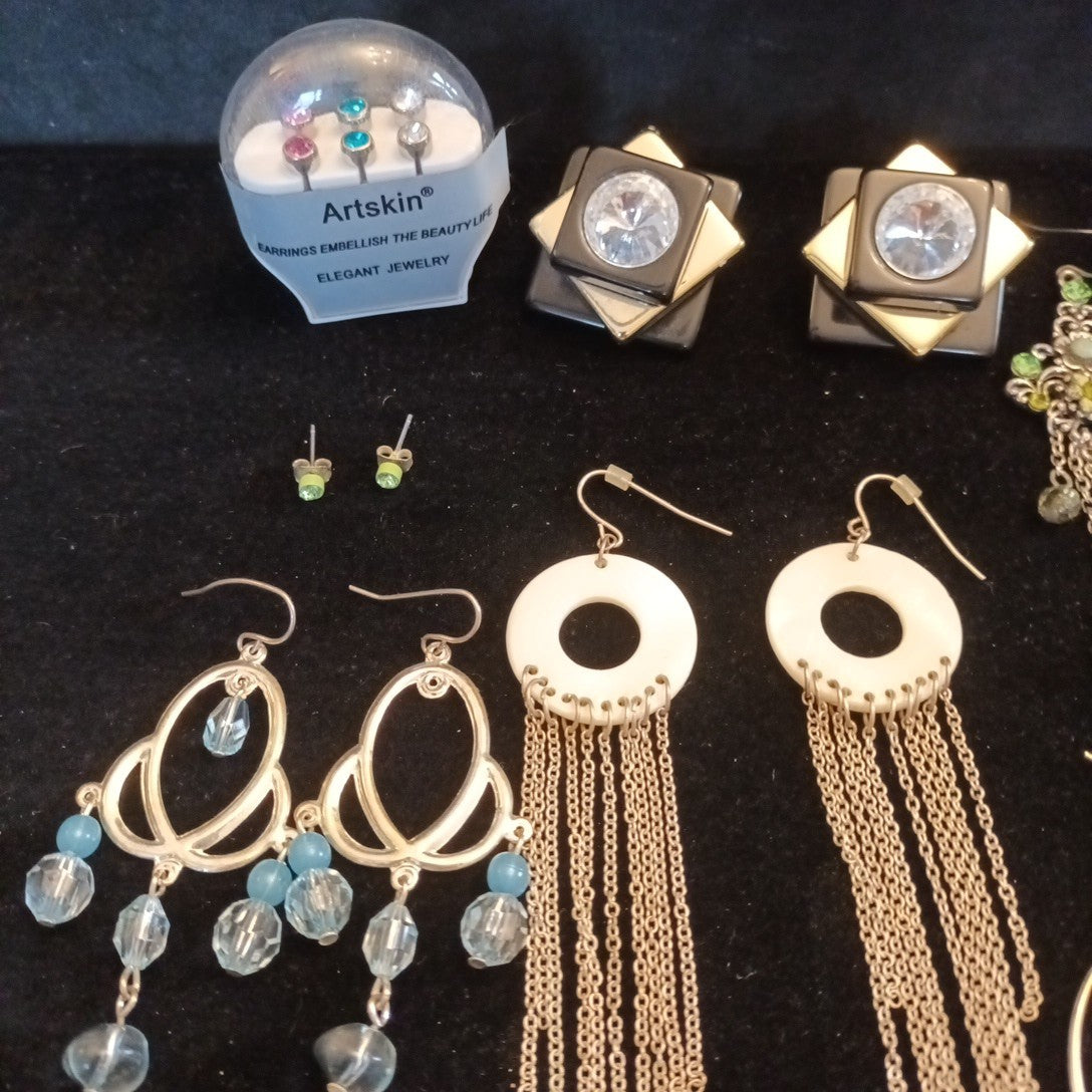 Earrings. Pairs Of Earrings For Pierced Ears. Dangle. Bundle Joblot