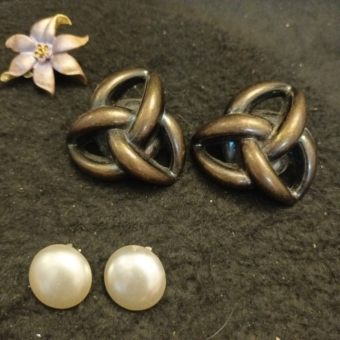 Clip On Earrings. 7 Pairs Of Clip On Earrings. Costume Jewellery Bundle