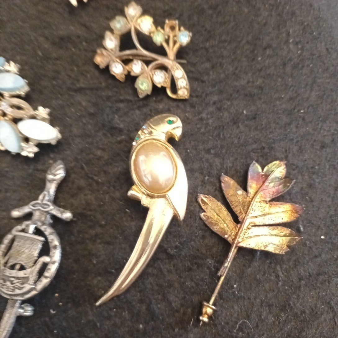 Broken Brooches Bundle Joblot Spares Repairs