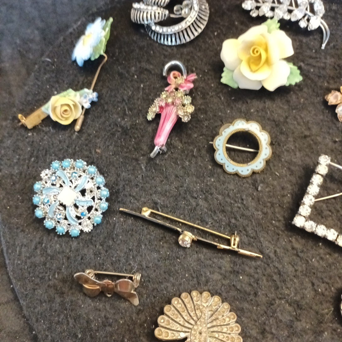 Broken Brooches Bundle Joblot Spares Repairs
