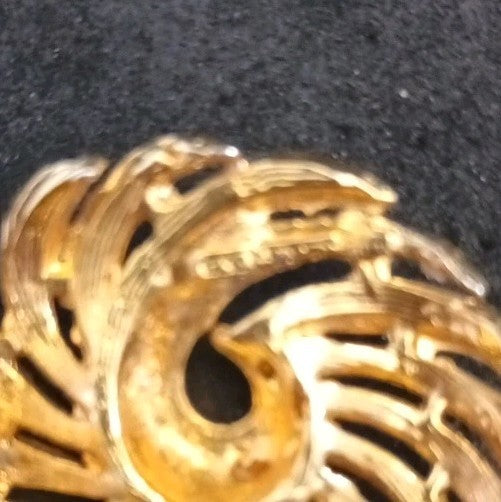 Corocraft Gold Tone Brooch 42mm Diameter