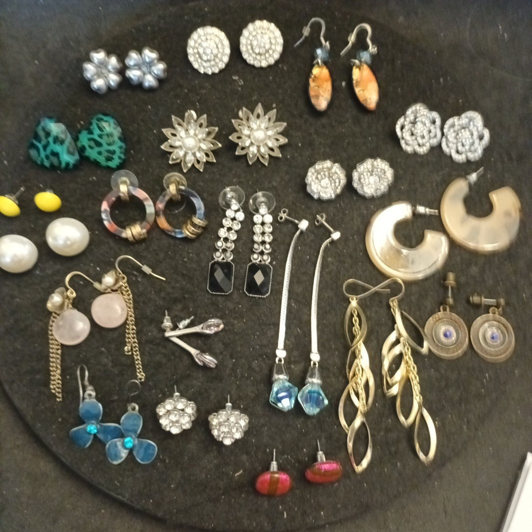 Earrings. Pairs Of Earrings For Pierced Ears. Hoop Dangle. Bundle Joblot
