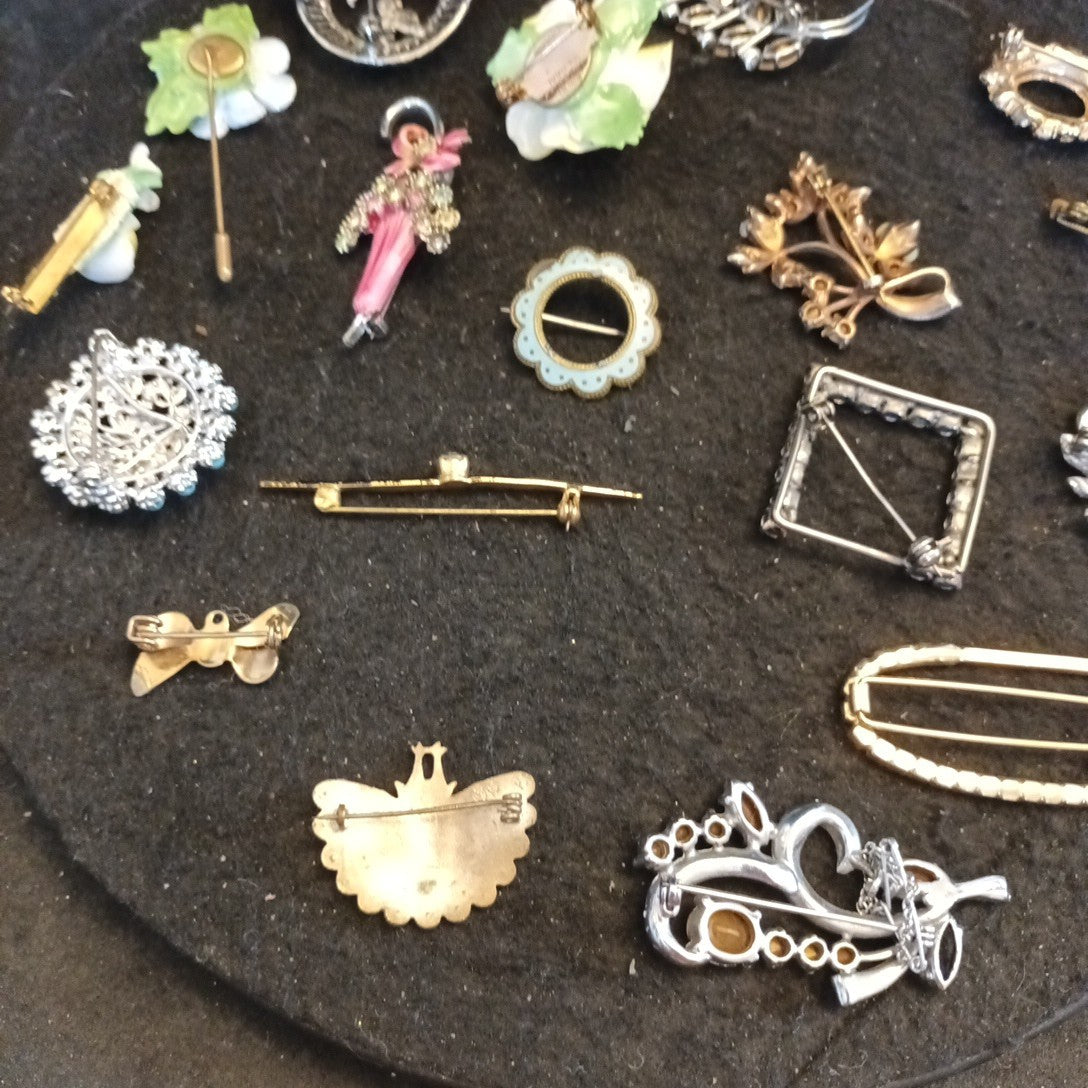 Broken Brooches Bundle Joblot Spares Repairs