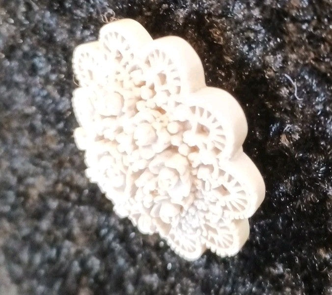 Resin/celluloid Carved Effect Brooch Biege 40.7mm Floral
