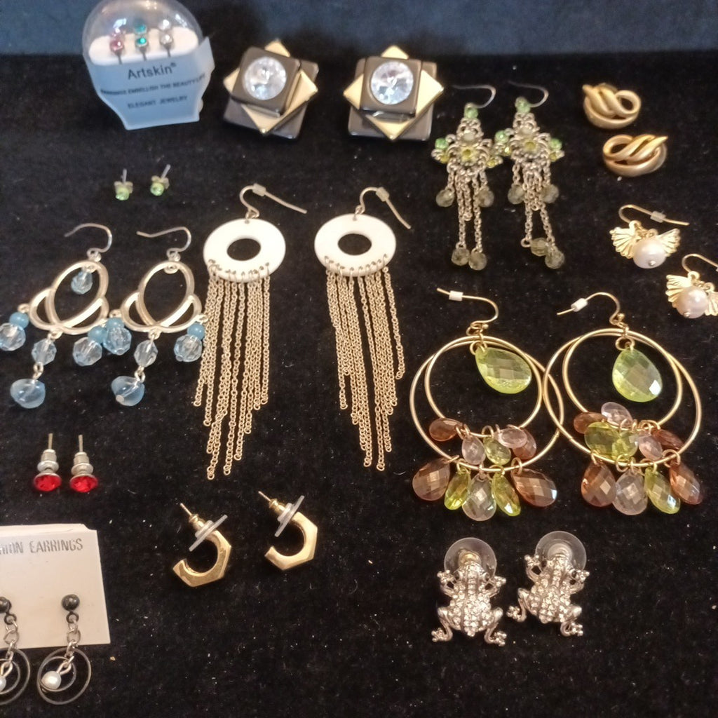 Earrings. Pairs Of Earrings For Pierced Ears. Dangle. Bundle Joblot