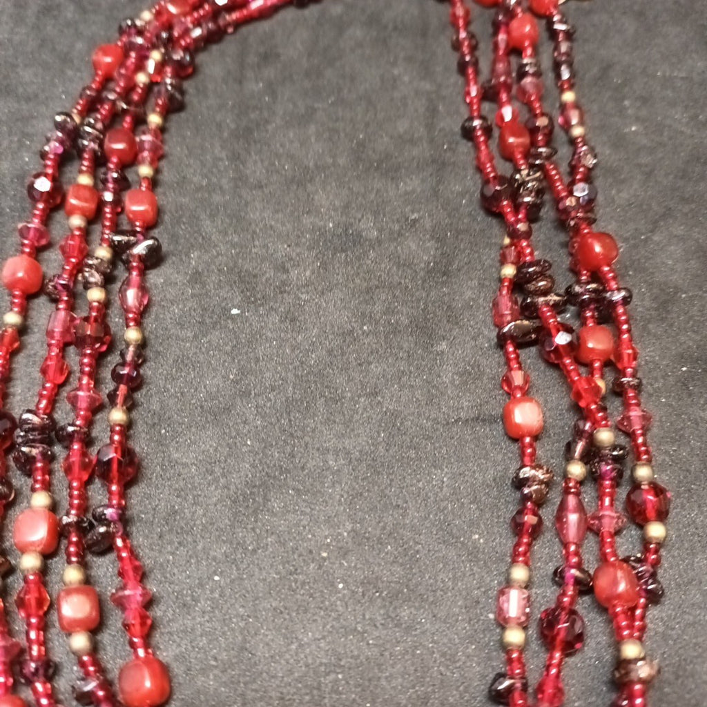 Monet Beaded Necklace Reds 15.5in