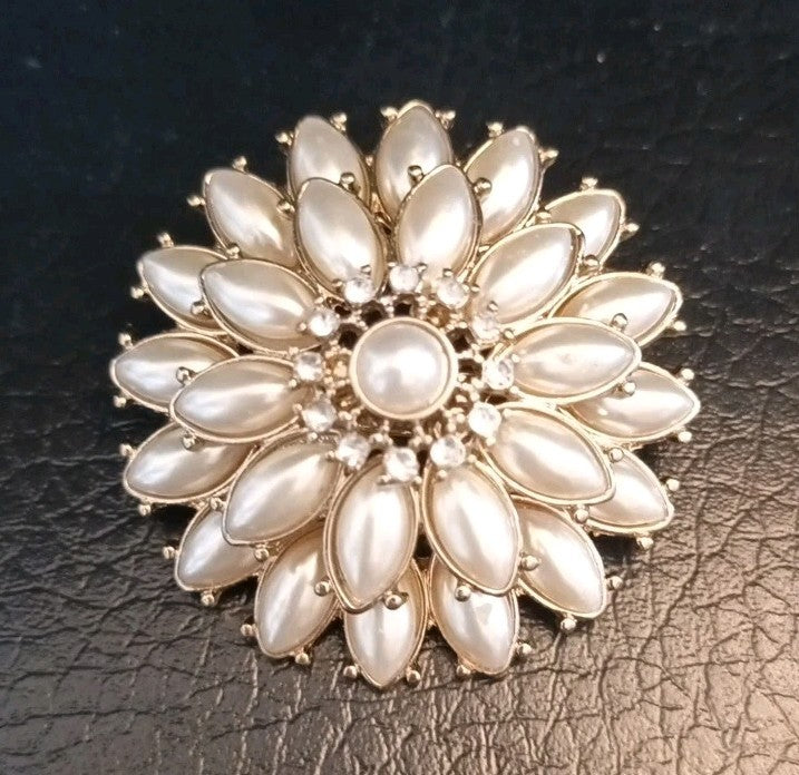 Gold Tone Brooch With Faux Pearls Floral Shape 4.5cm