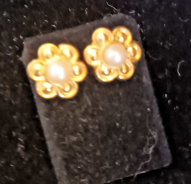 5 Pairs of Gold Tone Earrings for pierced ears