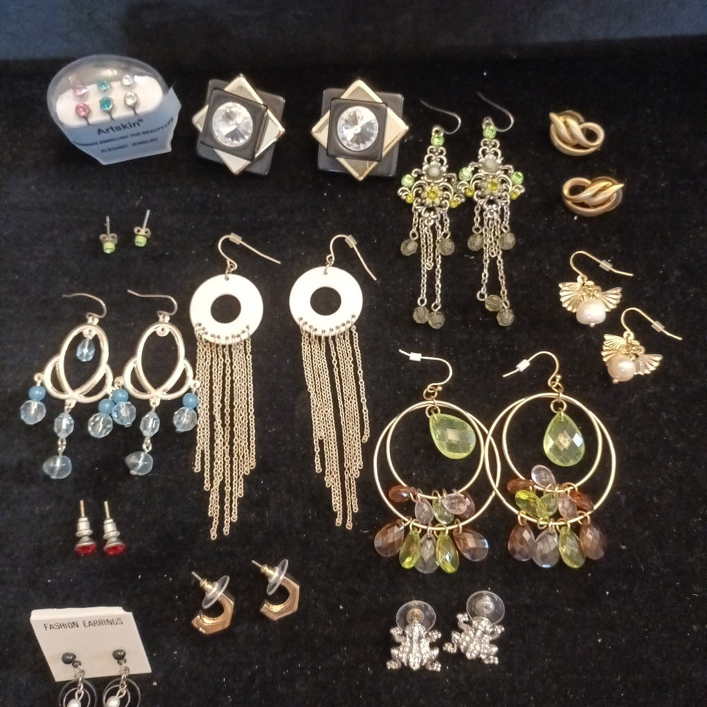 Earrings. Pairs Of Earrings For Pierced Ears. Dangle. Bundle Joblot