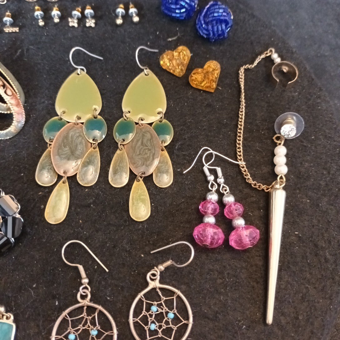 Earrings. Pairs Of Earrings For Pierced Ears. Hoop Dangle. Bundle Joblot