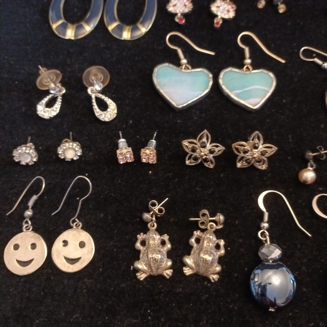 Earrings. Pairs Of Earrings For Pierced Ears. Dangle. Bundle Joblot
