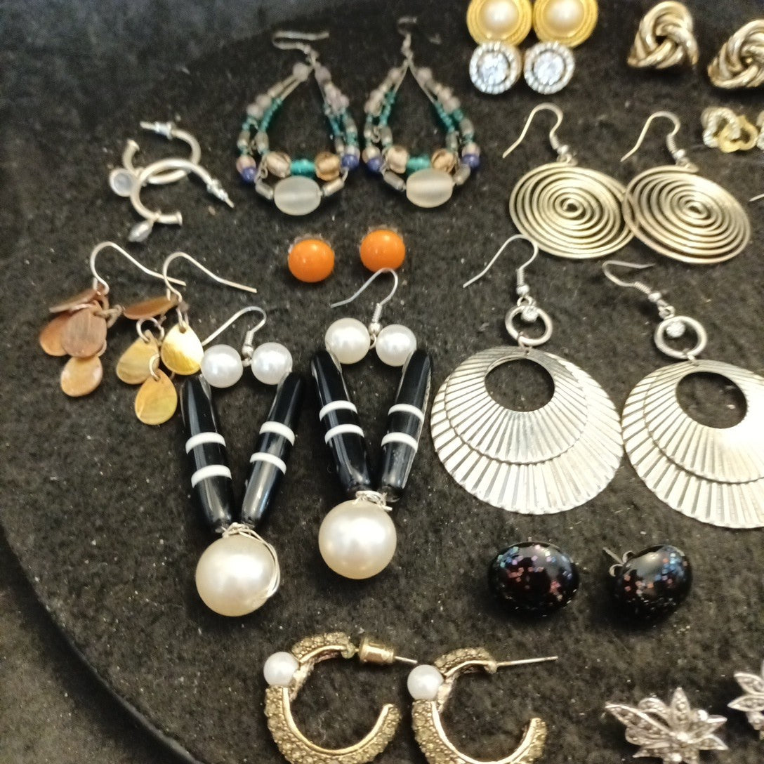Earrings. Pairs Of Earrings For Pierced Ears. Hoop Dangle. Bundle Joblot