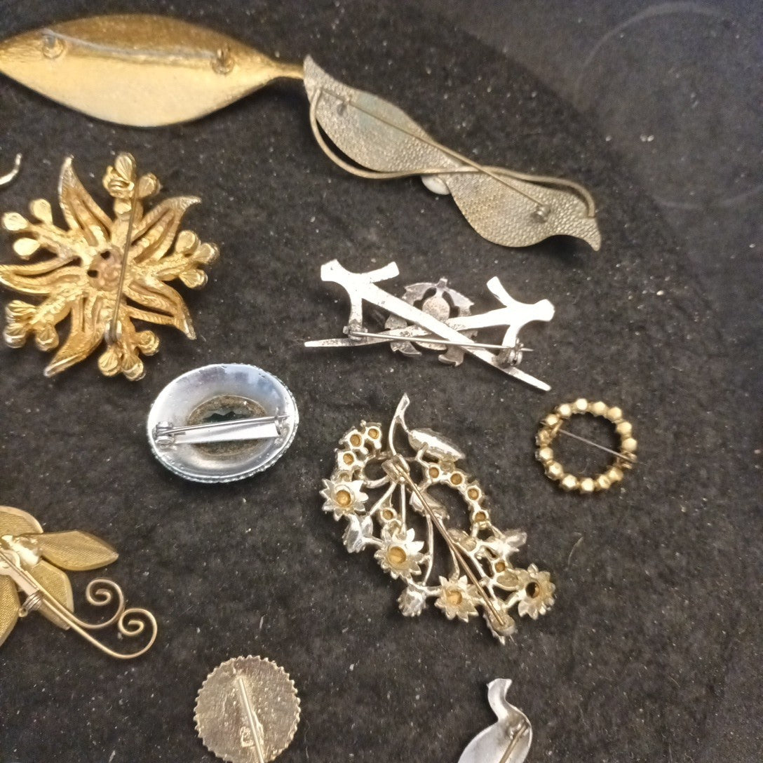 Broken Brooches Bundle Joblot Spares Repairs