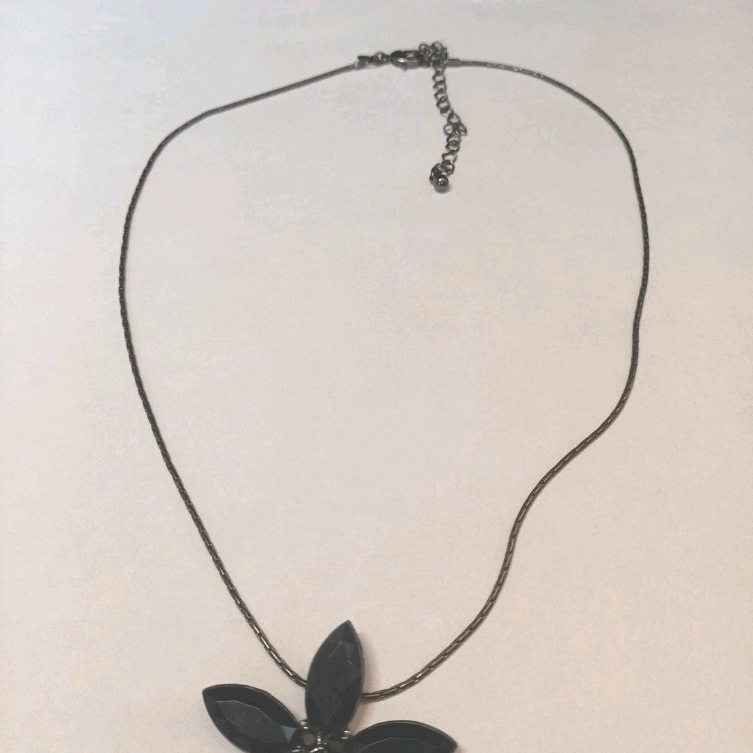 Avon Black Colour Necklace Flower Pendant 17.5in Plus 2.5in Extender