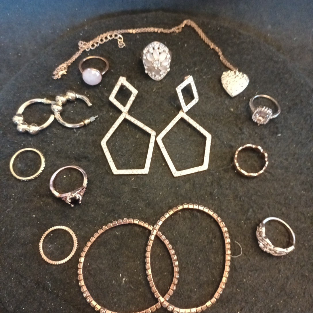 Rose Gold Tone Jewellery Necklace Bracelets Earrings And Earrings Mixed Lot