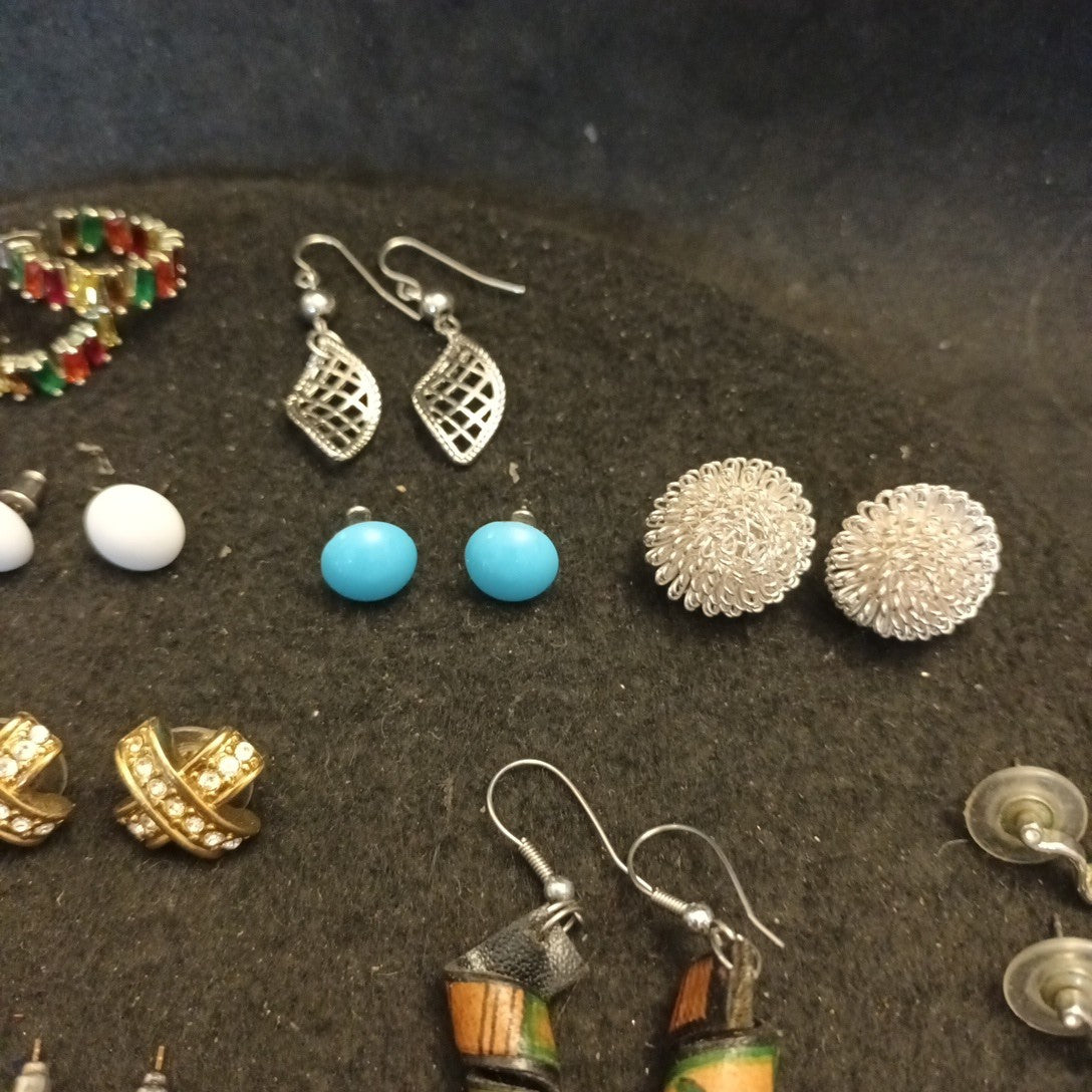 Earrings. Pairs Of Earrings For Pierced Ears. Hoop Dangle. Bundle Joblot
