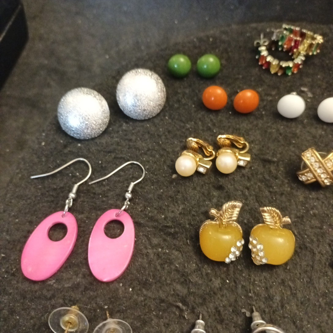 Earrings. Pairs Of Earrings For Pierced Ears. Hoop Dangle. Bundle Joblot