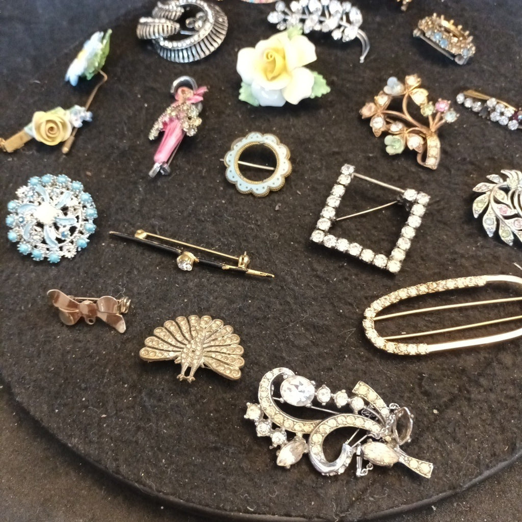 Broken Brooches Bundle Joblot Spares Repairs