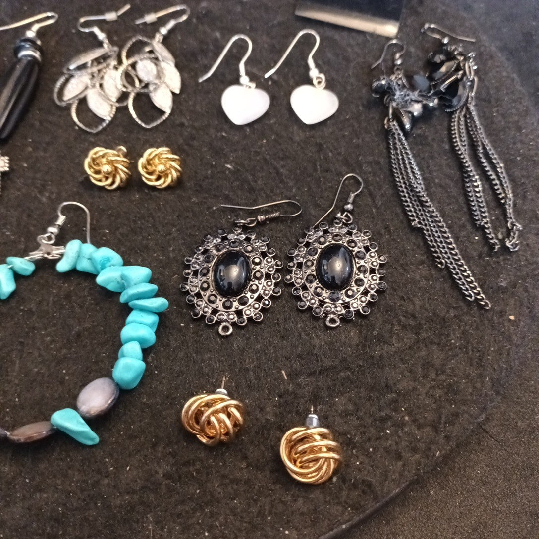 Earrings. Pairs Of Earrings For Pierced Ears. Hoop Dangle. Bundle Joblot