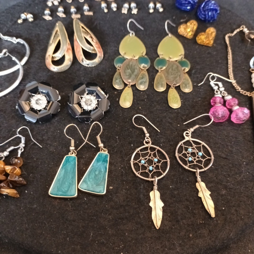 Earrings. Pairs Of Earrings For Pierced Ears. Hoop Dangle. Bundle Joblot