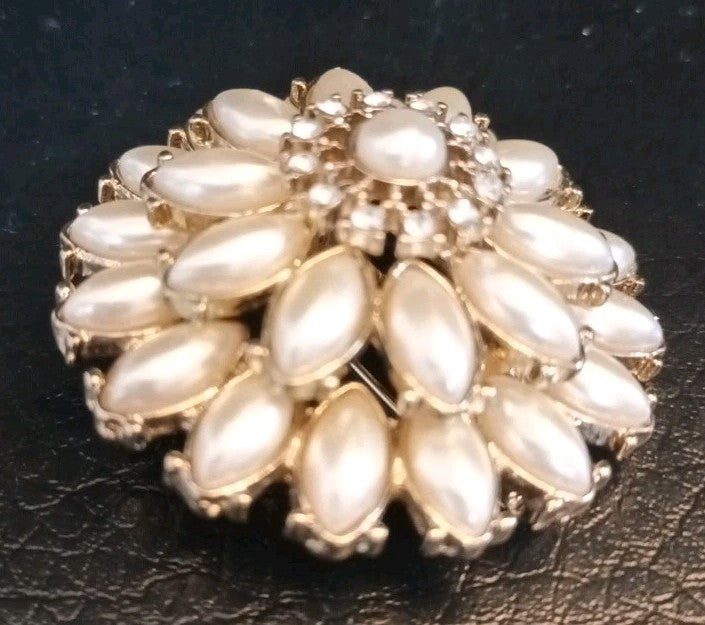 Gold Tone Brooch With Faux Pearls Floral Shape 4.5cm