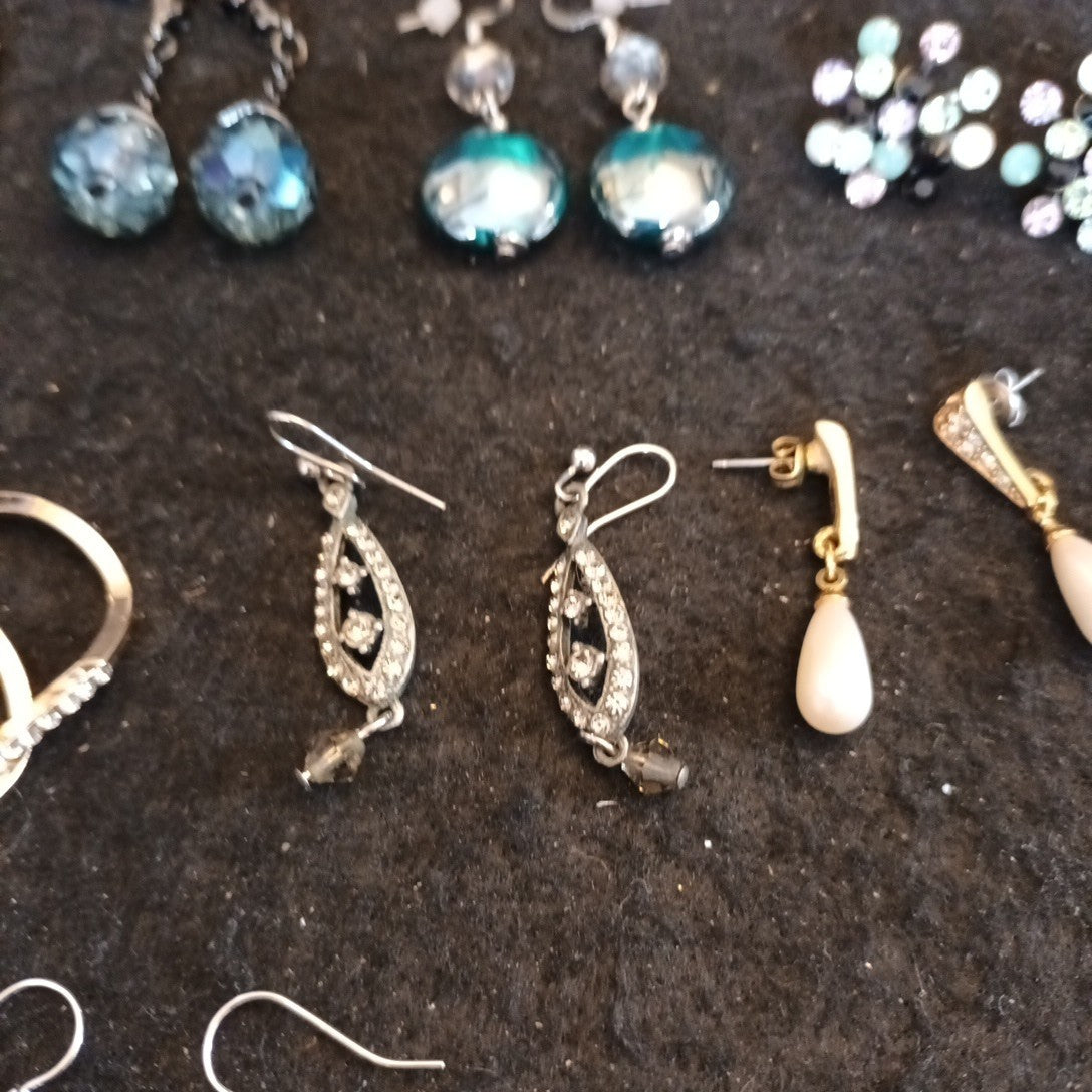 Earrings. Pairs Of Earrings For Pierced Ears. Hoop Dangle. Bundle Joblot