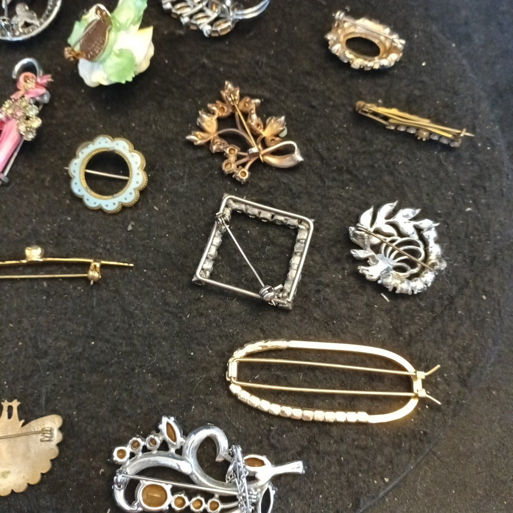 Broken Brooches Bundle Joblot Spares Repairs