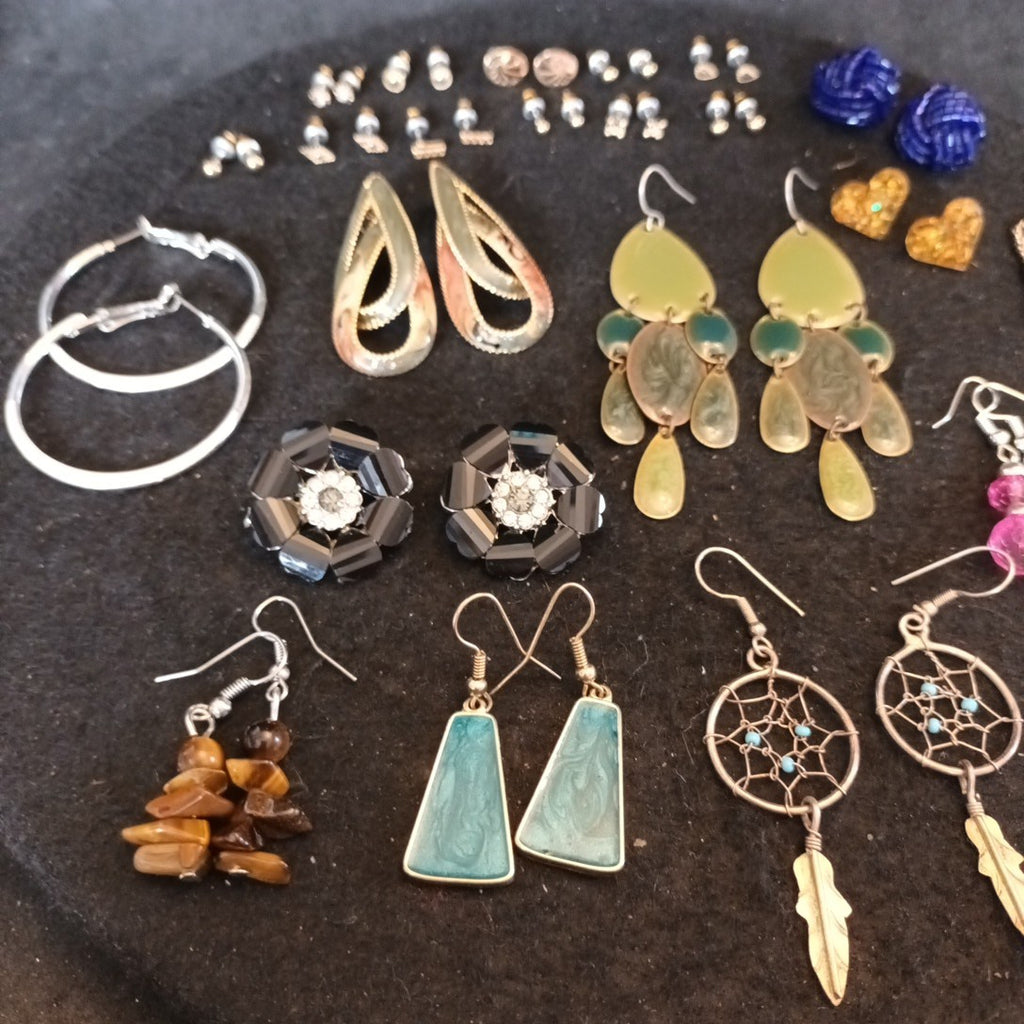 Earrings. Pairs Of Earrings For Pierced Ears. Hoop Dangle. Bundle Joblot