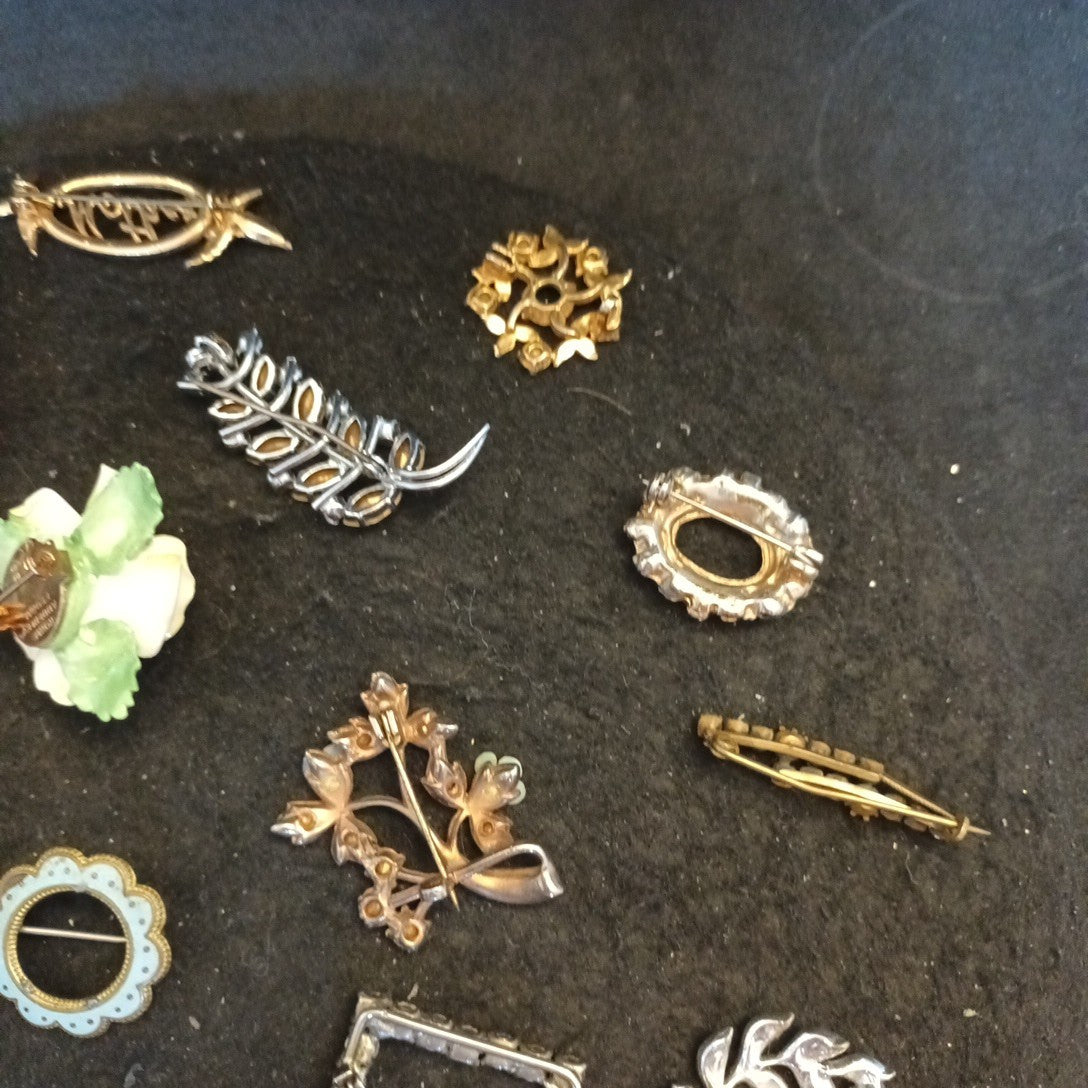 Broken Brooches Bundle Joblot Spares Repairs