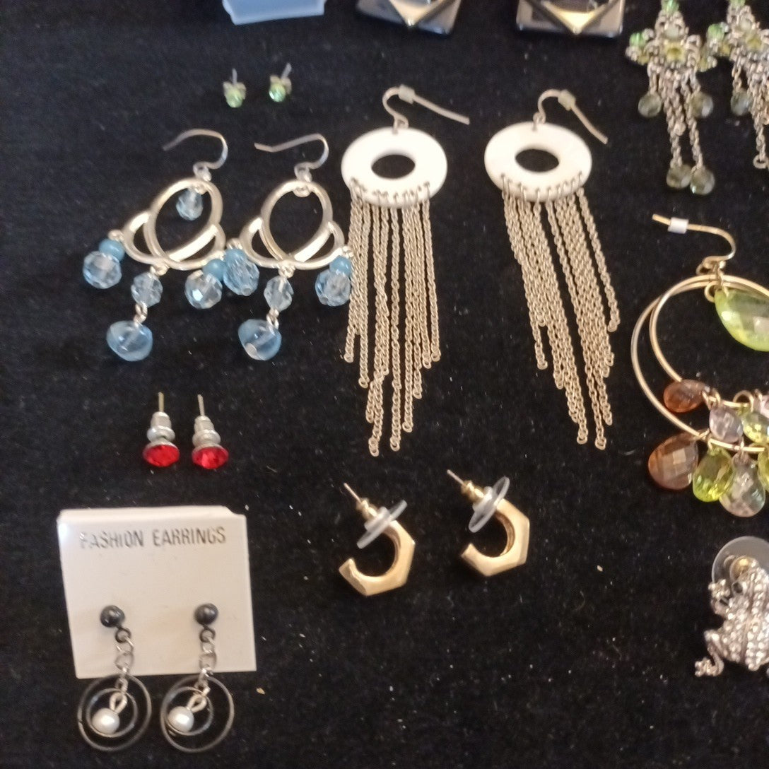 Earrings. Pairs Of Earrings For Pierced Ears. Dangle. Bundle Joblot