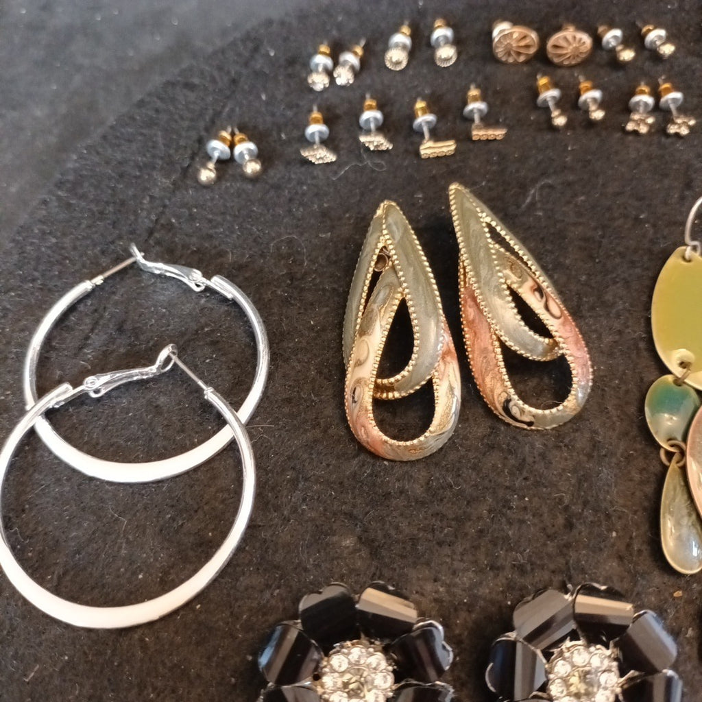 Earrings. Pairs Of Earrings For Pierced Ears. Hoop Dangle. Bundle Joblot