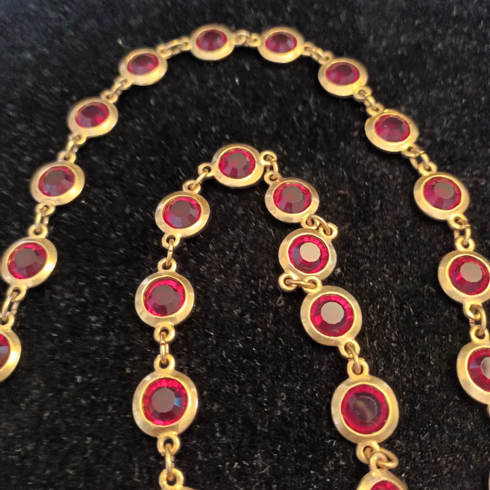 Gold tone bezel set necklace red stones 88cm long