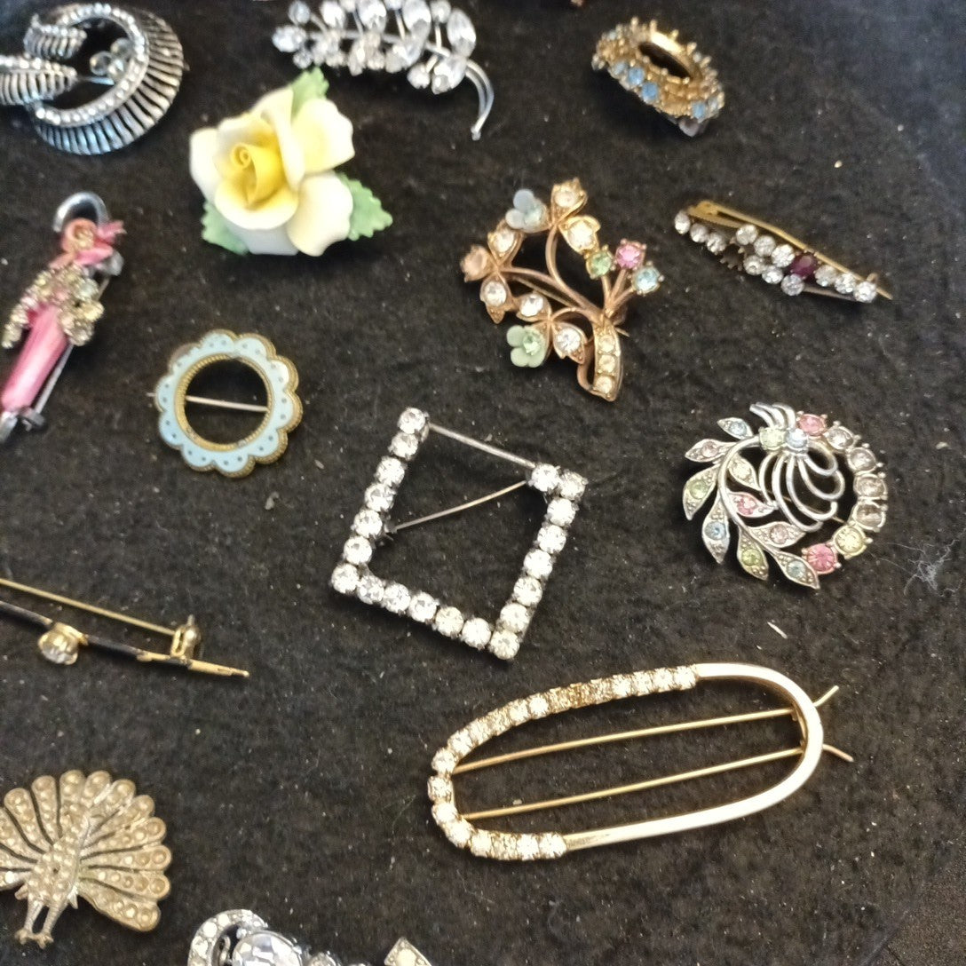 Broken Brooches Bundle Joblot Spares Repairs