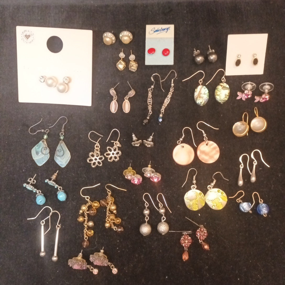 Earrings. Pairs Of Earrings For Pierced Ears. Dangle. Bundle Joblot