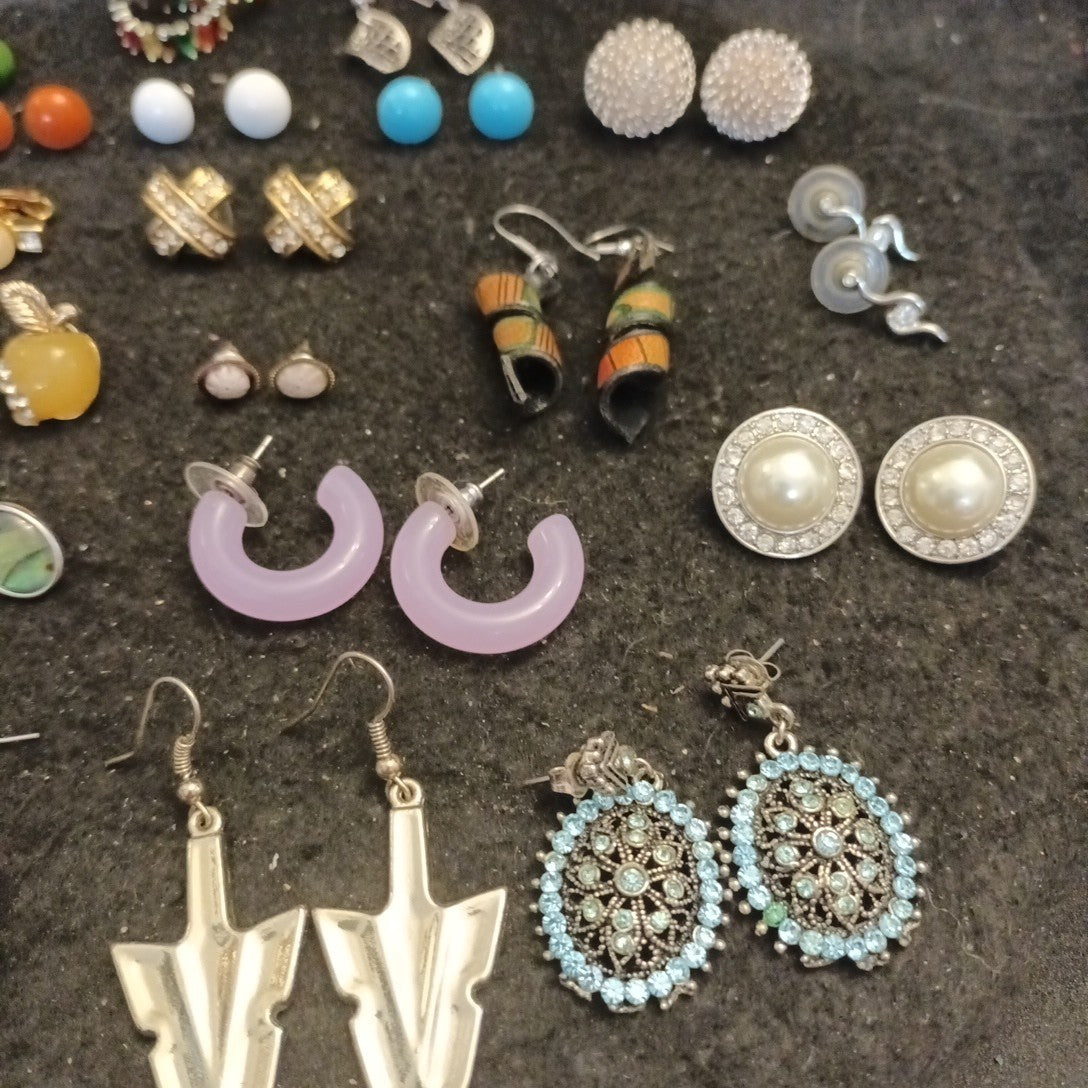 Earrings. Pairs Of Earrings For Pierced Ears. Hoop Dangle. Bundle Joblot