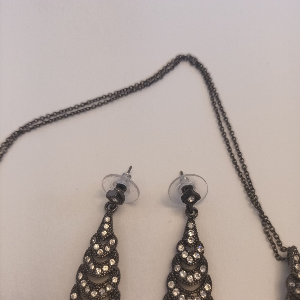 Avon Necklace Pendant And Earrings  Gun Metal Grey