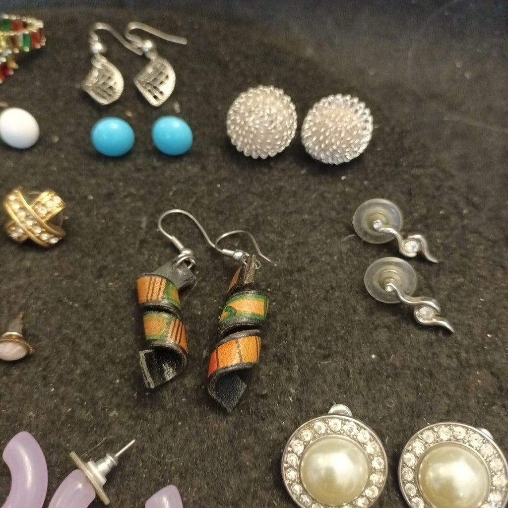 Earrings. Pairs Of Earrings For Pierced Ears. Hoop Dangle. Bundle Joblot