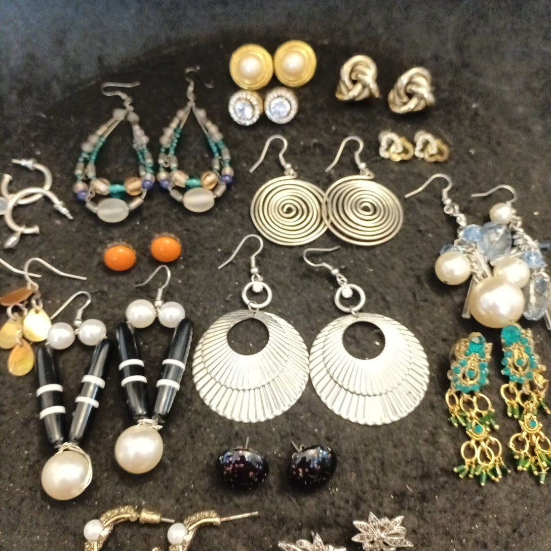 Earrings. Pairs Of Earrings For Pierced Ears. Hoop Dangle. Bundle Joblot
