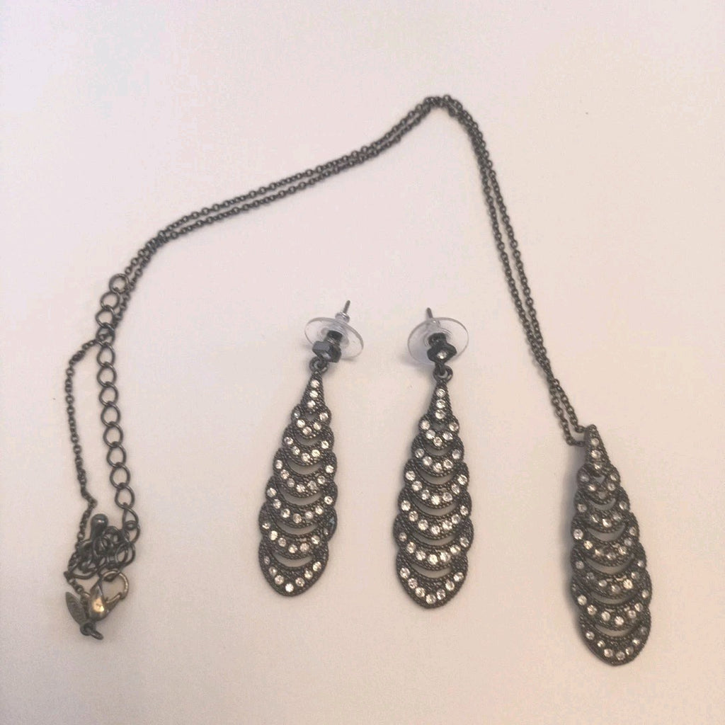 Avon Necklace Pendant And Earrings  Gun Metal Grey