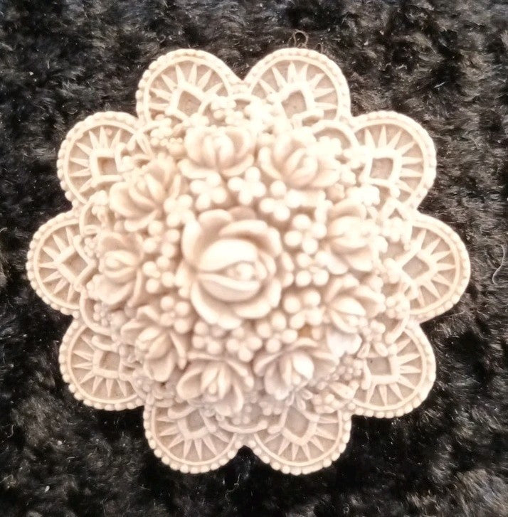 Resin/celluloid Carved Effect Brooch Biege 40.7mm Floral