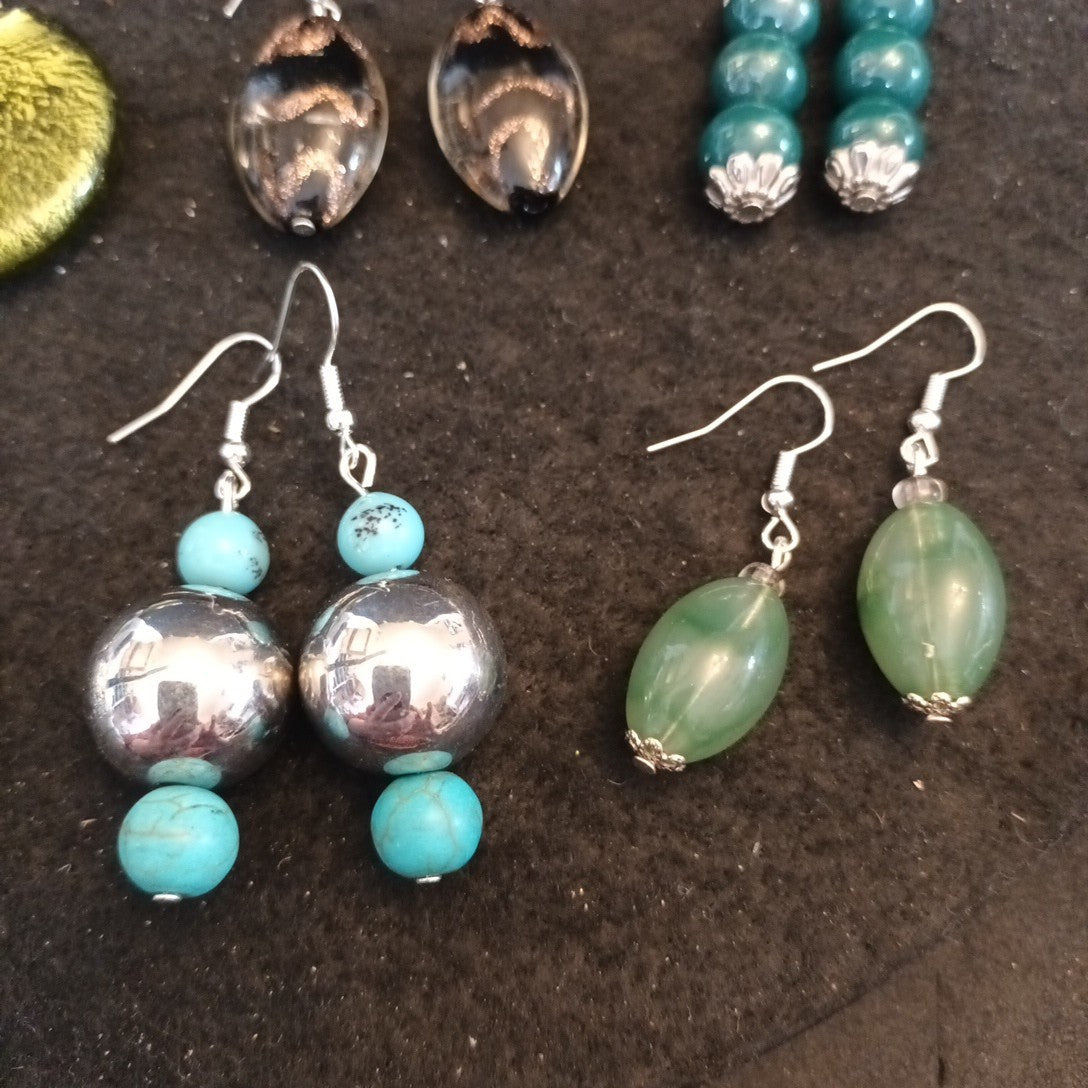 Earrings bundle. Pairs Of Earrings For Pierced Ears. Hoop Dangle Bundle Joblot