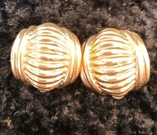 Clip On Earrings. 8 Pairs Of Clip On Earrings. Costume Jewellery Bundle